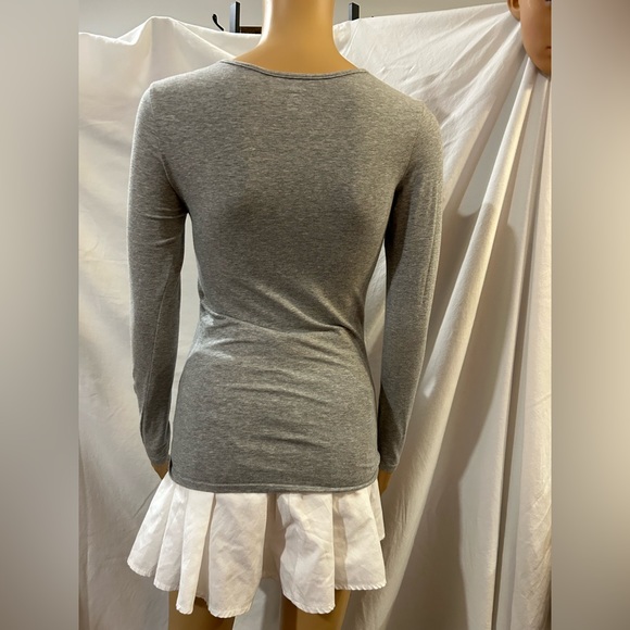 Girls Old Navy “hola, bonjour, hello, ciao” long sleeve scoop neck shirt. - Picture 6 of 6